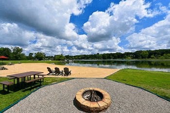 Beautiful fire pit and beach access 